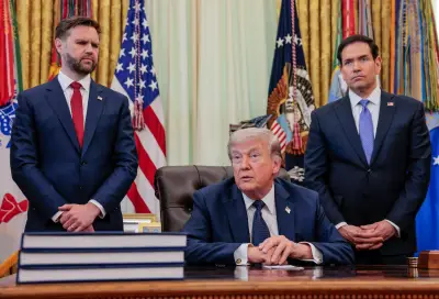 Trump anuncia bloqueio naval e pedágio no Estreito de Ormuz; Irã reage com ataques