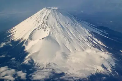 Turista suíço morre no Monte Fuji; idosa de 99 anos é resgatada