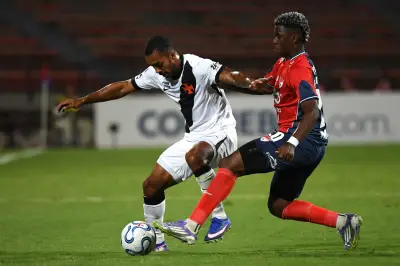 Vasco repete erros e empata com Medellín; Pedro Emanuel tira lições