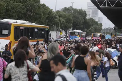 Ventania no Rio causa caos e medo no retorno para casa; ventos ultrapassam 70 km/h