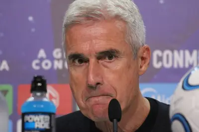 Vice do Grêmio garante permanência de Luís Castro após eliminação