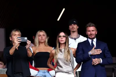 Victoria Beckham atualiza estilo WAG 20 anos depois na Copa 2026