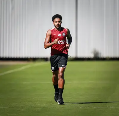 Vitinho lesiona menisco e passará por cirurgia; Memphis renova