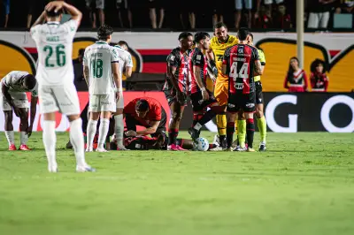 Vitória perde invencibilidade de 11 jogos com polêmica de arbitragem contra Palmeiras