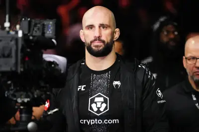 Volkan Oezdemir suspenso 16 meses por doping no UFC após uso de EPO