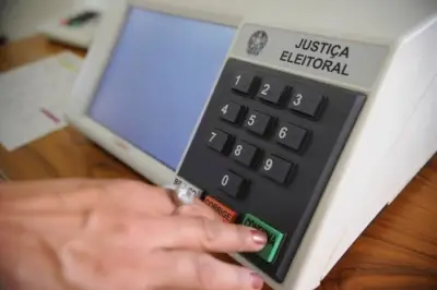 Voto constrangido em Lula contra o autoritarismo de Bolsonaro