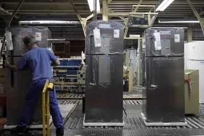 Whirlpool fecha fábrica de refrigeradores no México e transfere produção