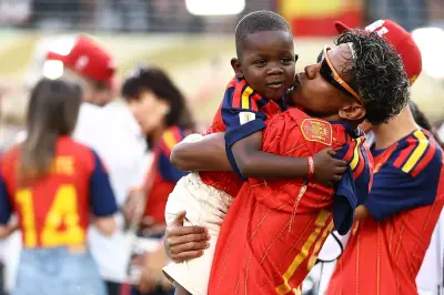 Yamal celebra título da Espanha com irmão Keyne, sensação da Copa