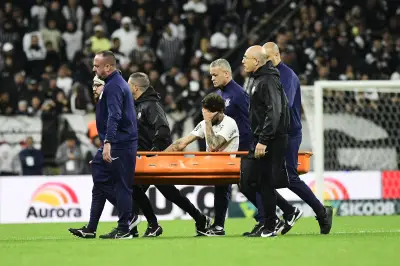 Yuri Alberto chora ao deixar campo com lesão na coxa contra Athletico