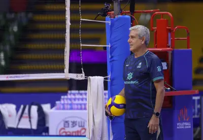 Zé Roberto valoriza renovação após vice na VNL: 