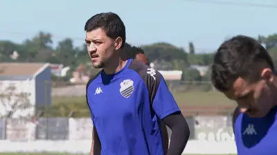 Zagueiro do Comercial destaca solidez defensiva e foco na Copa Paulista