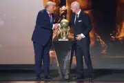 50 eurodeputados pedem investigação sobre prêmio da Fifa a Trump