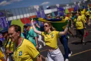 62% dos brasileiros usam camisa da seleção com orgulho