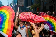 Aceitação da homossexualidade cai de 79% para 72% no Brasil, aponta Datafolha