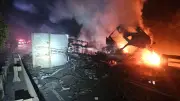 Acidente entre carretas de sucata interdita BR-352 em MG