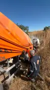 Acidente entre três caminhões na BR-365 em Buritizeiro mata um motorista
