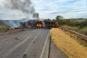 Acidente grave na BR-158 em Paranaíba deixa três feridos e rodovia interditada