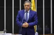 Aécio Neves desiste de candidatura à Presidência em 2026