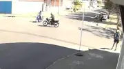 Adolescente pega moto do pai escondido e sofre acidente em Cachoeiro
