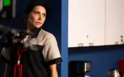 Adriana flagra traição de Ademir e inicia vingança em 'Quem ama cuida'