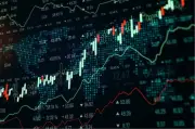 Ações que batem Ibovespa em 5 anos de perda para CDI; Bitcoin mira US$ 70 mil