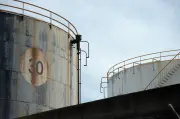 AIE: Demanda Global de Petróleo Cairá 1 Milhão de Barris por Dia em 2026