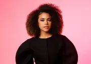 Alana Cabral renova contrato com a Globo após sucesso em 'Três Graças'