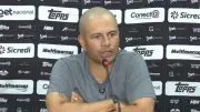Alex critica desempenho, mas valoriza ponto fora de casa na Série B