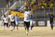Amazonas vence Paysandu de virada e volta a vencer na Série C