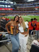 Amigas e rivais: Wags de Portugal e Espanha mostram amizade no estádio