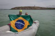 Ana Marcela Cunha realiza travessia do Canal da Mancha e bate recorde sul-americano