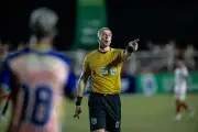 Anderson Daronco apita jogo decisivo do Nacional-AM na Série D