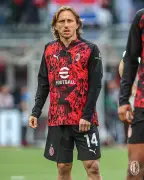 Aos 40 anos, Luka Modric renova com o Milan até 2027