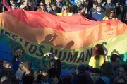 Apoio ao casamento gay cai 11 pontos no Brasil em 5 anos, mostra Ipsos