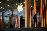 Apple supera previsões de receita, mas China e serviços decepcionam mercado