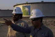 Arábia Saudita corta preço do petróleo para Ásia em maior queda desde 2000