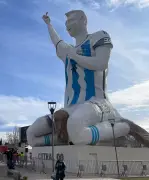 Argentina celebra ida à final da Copa com estátua gigante de Messi
