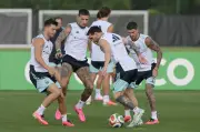 Argentina desafia futebol moderno com controle de ritmo e foco em Messi na Copa 2026
