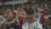 Argentina e Inglaterra: torcidas rivais se encontram na semifinal