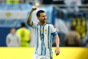 Argentina vence Egito por 3 a 2 com Messi brilhante e vai às quartas