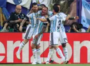 Argentina vence Suíça nas quartas da Copa 2026 com luto por Rattín