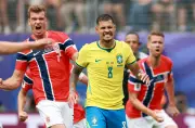 Arsenal reavalia Bruno Guimarães após mudança de cenário de transferência