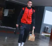 Athletico enfrenta atraso em voo e Kerwin Vargas desembarca para assinar