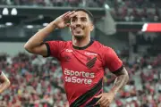 Athletico fatura R$ 5 milhões com venda de Christian para clube russo