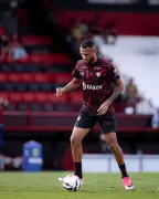 Atlético-GO enfrenta Cuiabá com retorno de artilheiro Gustavo Coutinho
