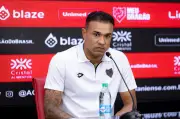 Atlético-GO vence Fortaleza na estreia de Roger Silva com um a menos