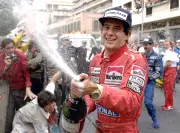 Ayrton Senna é oficialmente reconhecido como Herói da Pátria