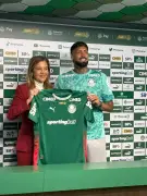 Barboza é apresentado pelo Palmeiras e explica escolha da camisa 2