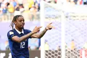 Barcola foca na Copa 2026 e adia decisão sobre futuro no PSG