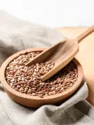 Bater folhas, linhaça e cúrcuma no liquidificador: para que serve e benefícios
